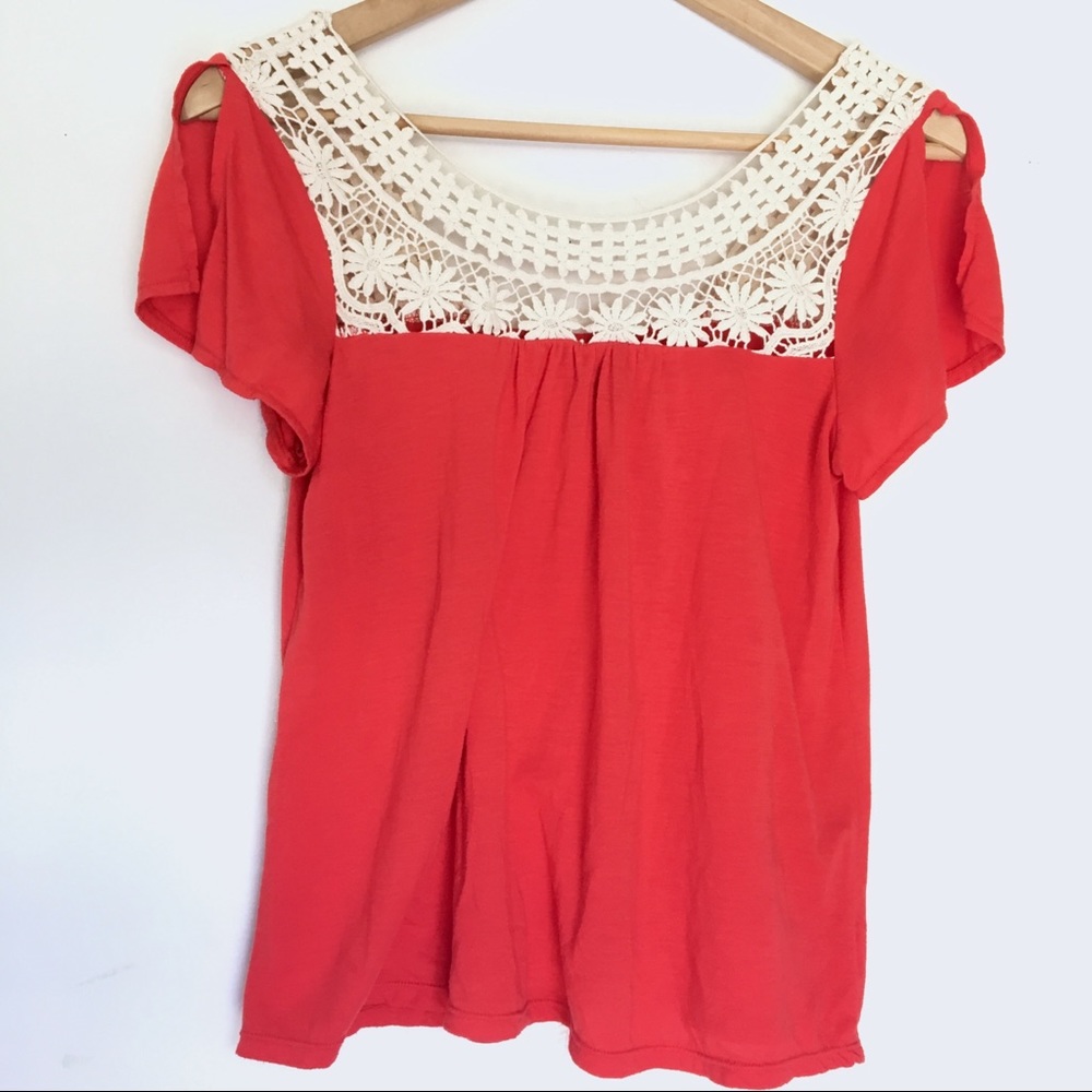 $5 🐦 (MUST BUNDLE 2+) American Eagle Orange Blouse with Crochet